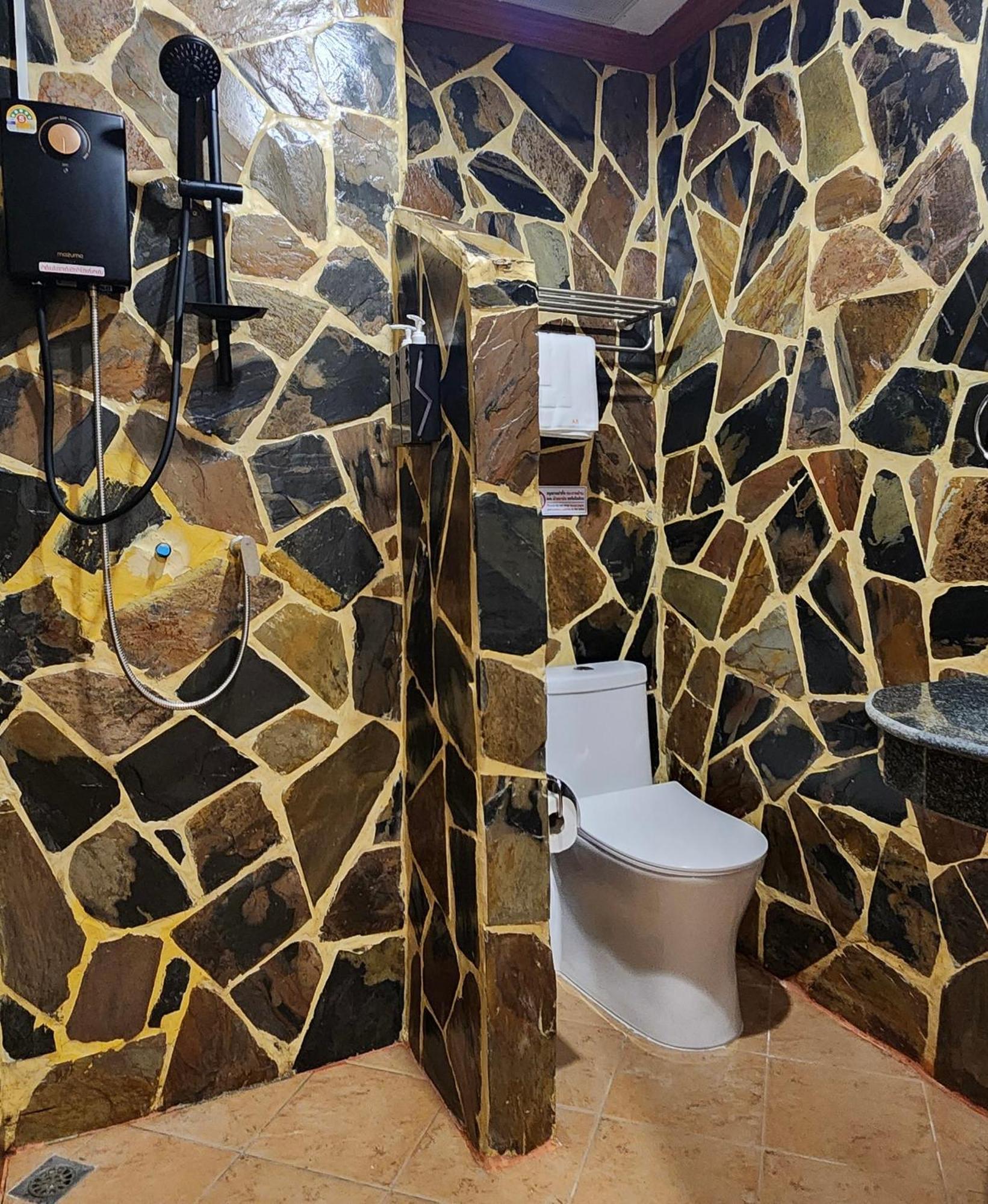 Arya Suites Patong Beach Room photo